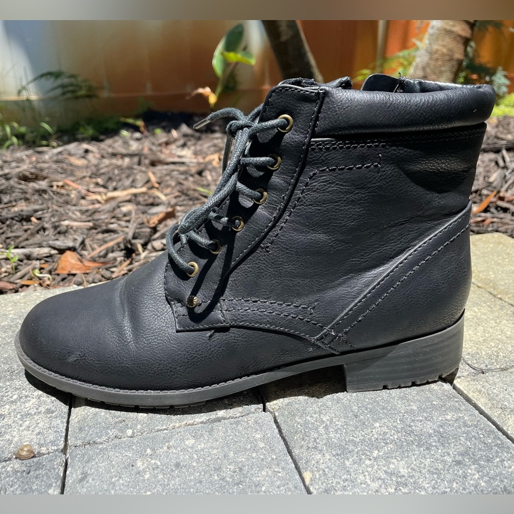 Black Bass Boots